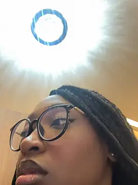 Snapshot of YallianaBrooks chatting on July 23, 3:43 pm YallianaBrooks online show from July 23, 3:43 pm