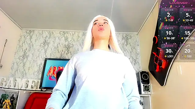 Madison Mujica online show from October 24, 11:17 am