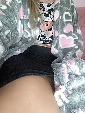 Snapshot of Loirinha99 chatting on July 5, 4:30 am Loirinha99 online show from July 5, 4:30 am