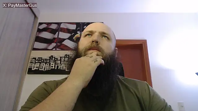 Snapshot of PayMasterGus chatting on September 22, 2:24 am PayMasterGus online show from September 22, 2:24 am