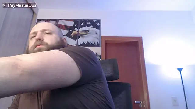 Snapshot of PayMasterGus chatting on October 26, 3:34 am PayMasterGus online show from October 26, 3:34 am