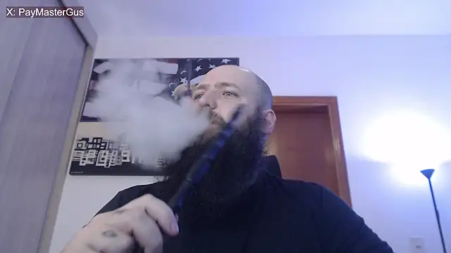 Snapshot of PayMasterGus chatting on October 29, 3:31 am PayMasterGus online show from October 29, 3:31 am