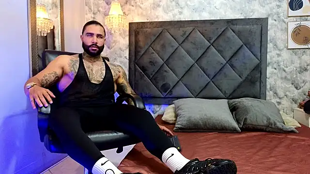 Snapshot of Apolo_rousse1 chatting on September 19, 10:43 pm Apolo rousse1 online show from September 19, 10:43 pm