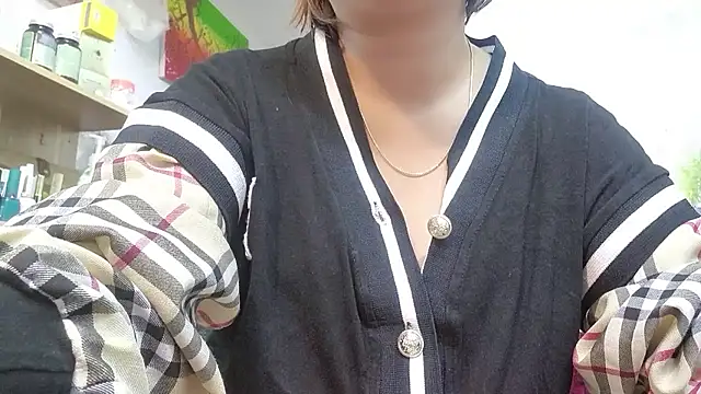 Snapshot of MichiLovely chatting on December 16, 6:29 am MichiLovely online show from December 16, 6:29 am