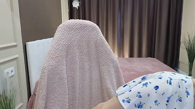 daniellia  online show from September 23, 7:33 am