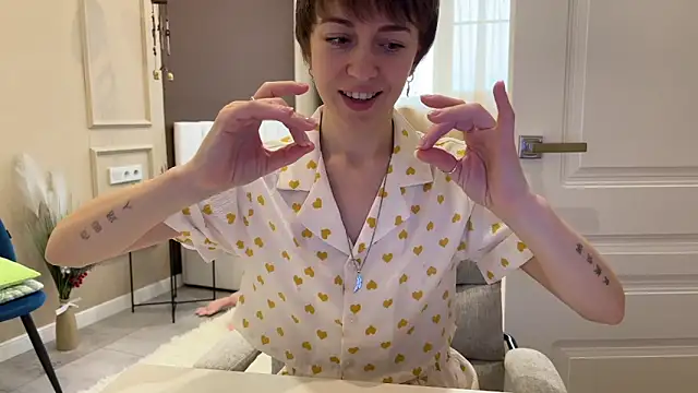 daniellia  online show from February 2, 10:36 am