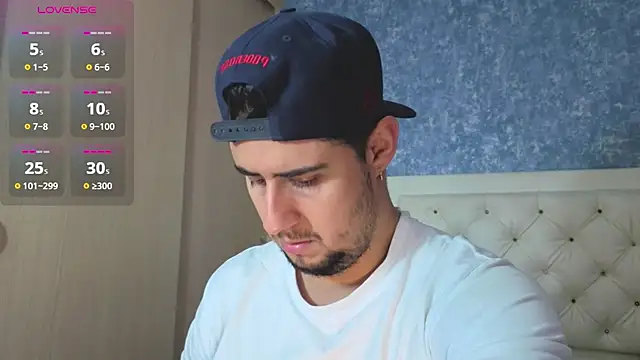 Snapshot of ryan_evanss chatting on December 1, 10:26 pm ryan evanss online show from December 1, 10:26 pm