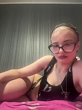 Larra69 online show from June 10, 4:39 pm