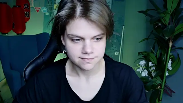 Snapshot of EllieMurler chatting on October 1, 9:26 am EllieMurler online show from October 1, 9:26 am