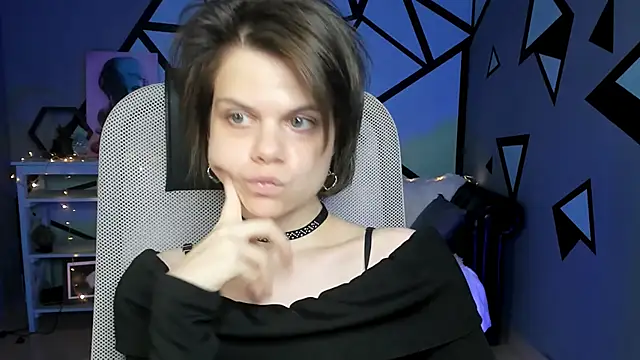 Snapshot of EllieMurler chatting on October 3, 9:17 am EllieMurler online show from October 3, 9:17 am