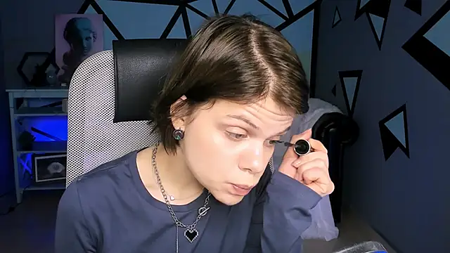 Snapshot of EllieMurler chatting on October 10, 9:08 am EllieMurler online show from October 10, 9:08 am