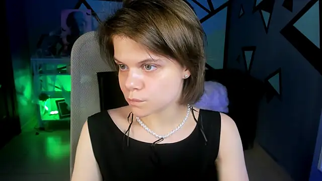 Snapshot of EllieMurler chatting on October 25, 9:06 am EllieMurler online show from October 25, 9:06 am