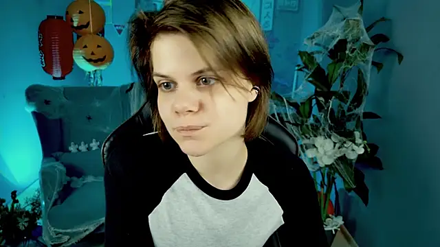 Snapshot of EllieMurler chatting on November 1, 9:22 am EllieMurler online show from November 1, 9:22 am