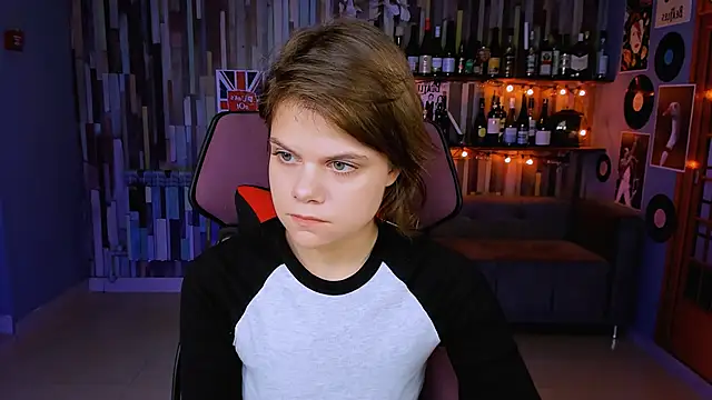 Snapshot of EllieMurler chatting on November 11, 9:09 am EllieMurler online show from November 11, 9:09 am