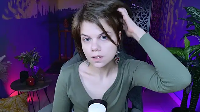 Snapshot of EllieMurler chatting on November 12, 9:10 am EllieMurler online show from November 12, 9:10 am