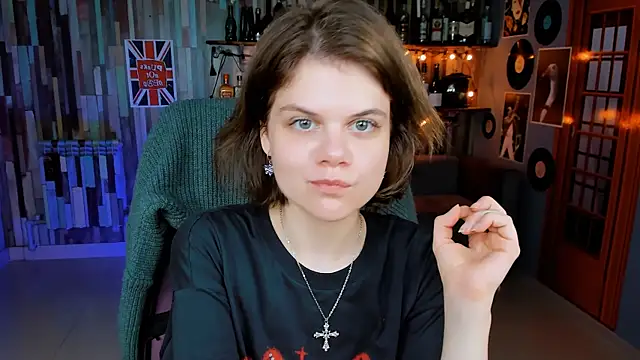 Snapshot of EllieMurler chatting on November 15, 9:06 am EllieMurler online show from November 15, 9:06 am