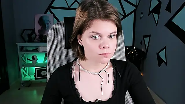 Snapshot of EllieMurler chatting on November 20, 9:09 am EllieMurler online show from November 20, 9:09 am