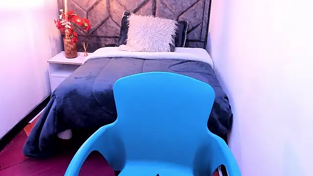 Kiara Cruz   online show from December 16, 8:25 pm