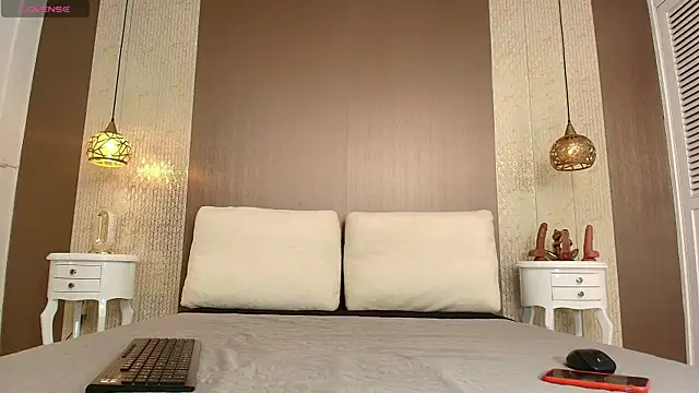 Tiifany Baker online show from November 18, 7:51 pm