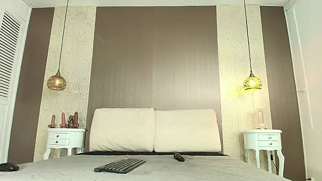 Tiifany Baker online show from February 13, 8:05 pm