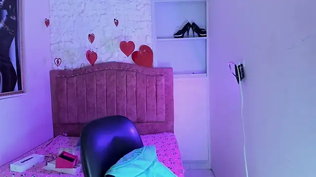 Snapshot of candela_ruiz chatting on September 11, 7:47 pm candela ruiz online show from September 11, 7:47 pm