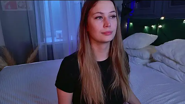 Snapshot of Sofii_Ly chatting on November 15, 6:00 am Sofii Ly online show from November 15, 6:00 am