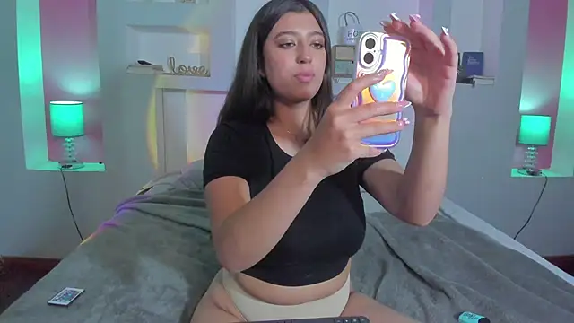 Snapshot of Bella__Lane chatting on October 16, 7:37 pm Bella Lane online show from October 16, 7:37 pm