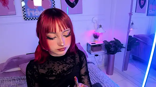 Zoe Lynch  online show from February 5, 12:10 pm