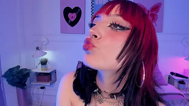 Zoe Lynch  online show from May 8, 12:10 pm