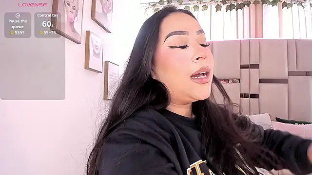 Snapshot of Zoey_thompson chatting on November 6, 7:48 pm Zoey thompson online show from November 6, 7:48 pm