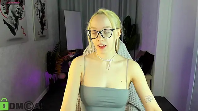 Snapshot of R0cket_bunny chatting on April 25, 12:35 am R0cket bunny online show from April 25, 12:35 am