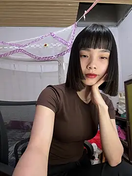 Snapshot of andymi1 chatting on May 24, 2:05 am andymi1 online show from May 24, 2:05 am