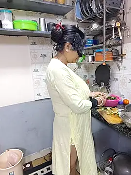 Queen Nightt online show from January 11, 3:11 am