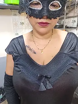 Queen Nightt online show from April 6, 3:37 am