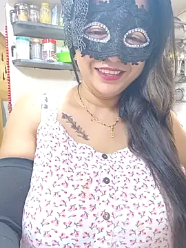 Queen Nightt online show from June 10, 4:45 am