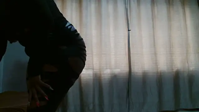 Snapshot of curvydarckcohocolate chatting on January 16, 8:07 am curvydarckcohocolate online show from January 16, 8:07 am