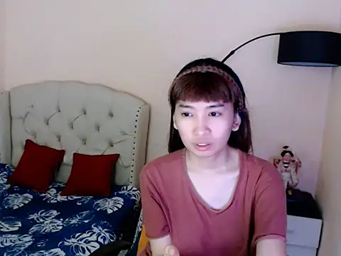 ShantalFoxxy  online show from June 14, 11:51 pm