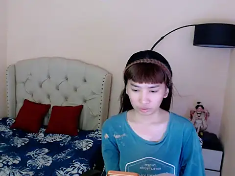 ShantalFoxxy  online show from June 18, 12:22 am