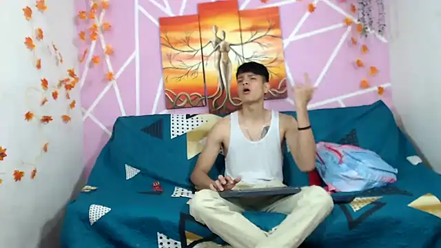 Snapshot of lau_and_boys18 chatting on October 9, 1:20 pm lau and boys18 online show from October 9, 1:20 pm