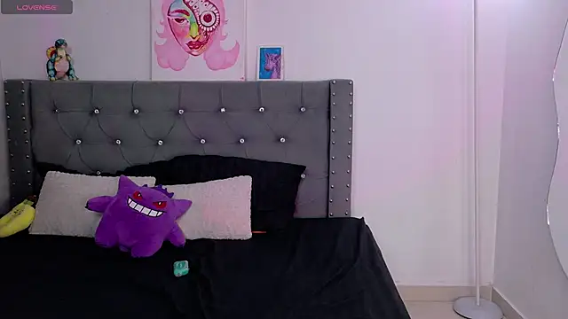 Snapshot of sara_queen10 chatting on October 29, 2:47 am sara queen10 online show from October 29, 2:47 am