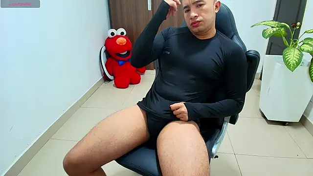 sebastian oconnor77 online show from September 28, 12:43 pm