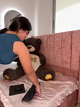 salomecute21 online show from November 1, 11:56 am