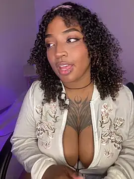 Snapshot of Cristal-Jonnes chatting on May 29, 5:05 am Cristal-Jonnes online show from May 29, 5:05 am