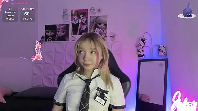 Snapshot of JuliethMoss chatting on October 23, 8:51 pm JuliethMoss online show from October 23, 8:51 pm