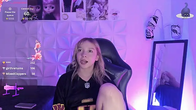 Snapshot of JuliethMoss chatting on October 26, 8:42 am JuliethMoss online show from October 26, 8:42 am