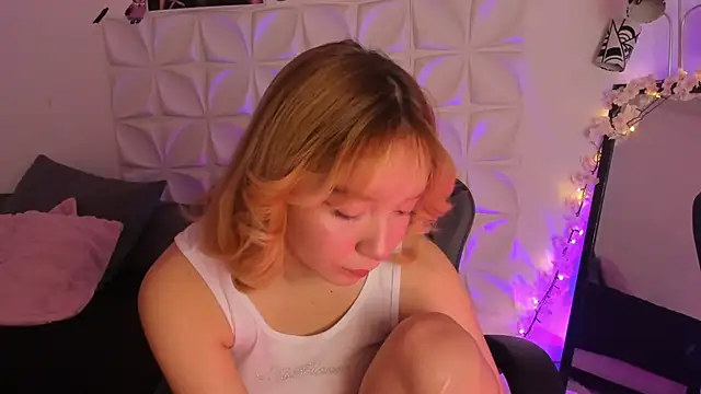 Snapshot of JuliethMoss chatting on November 27, 8:22 pm JuliethMoss online show from November 27, 8:22 pm