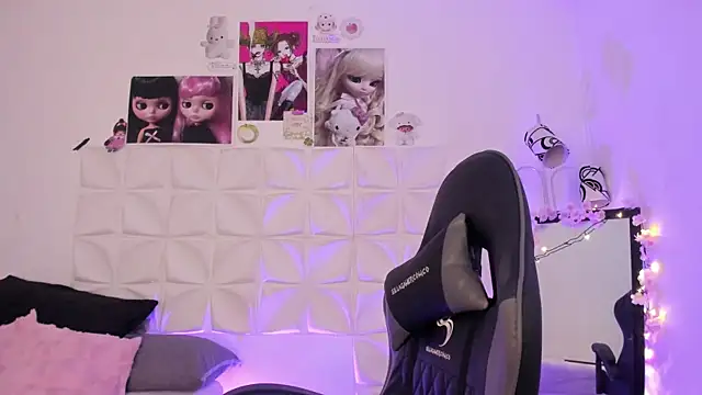 Snapshot of JuliethMoss chatting on December 4, 8:17 pm JuliethMoss online show from December 4, 8:17 pm