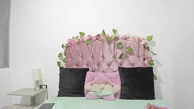 ivy moon05 online show from October 13, 1:11 pm
