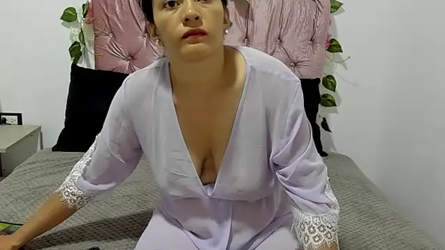 ivy moon05 online show from November 26, 4:30 pm