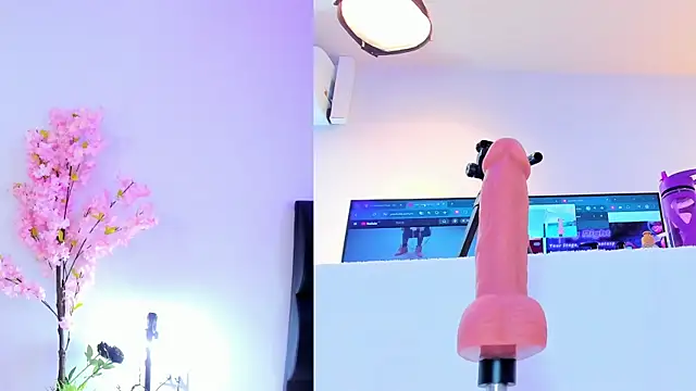 maily zanss online show from December 4, 7:33 pm